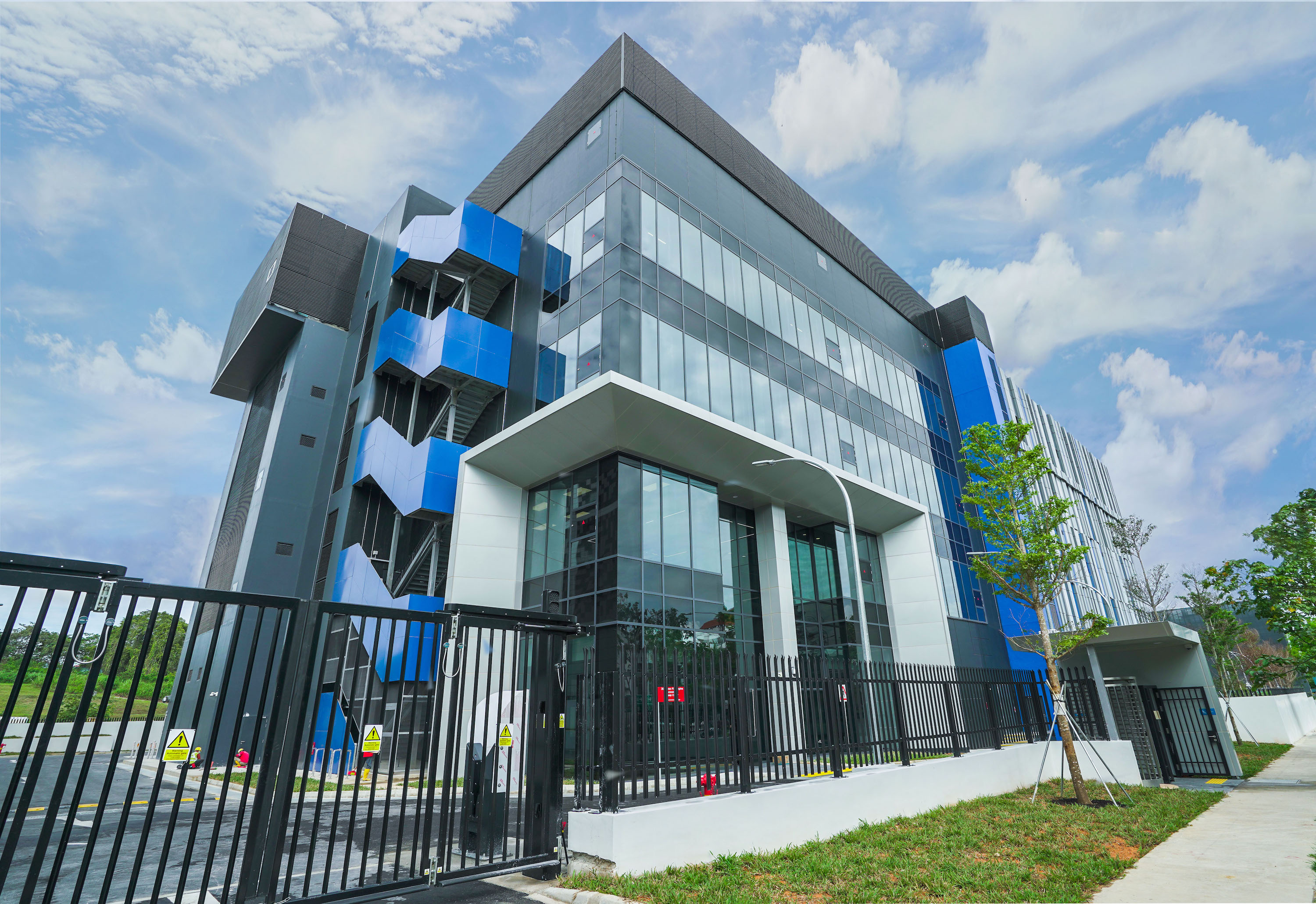 Property exterior: Digital Realty SIN12.